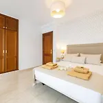 Urban Apartamento *